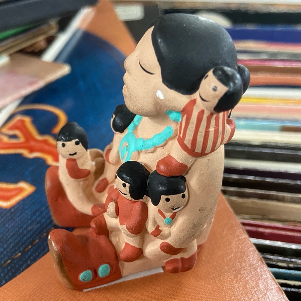 1986 Cleo Teissedre Native American Mini Storyteller Figurine